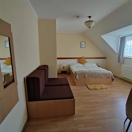 Invest Vendeghaz Bed & Breakfast *