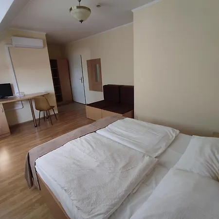 Invest Vendeghaz Bed & Breakfast *