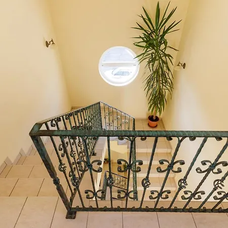 Invest Vendeghaz Bed & Breakfast *